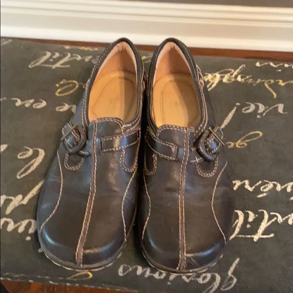 Naturalizer flat leather shoe size 8N brown